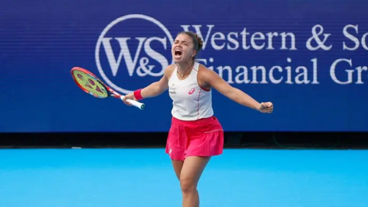 Iga Swiatek dễ dàng vào tứ kết Giải Vũ Hán mở rộng